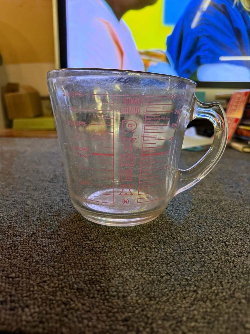 Pyrex Glass Measuring Cup Size 1 Quart 4 Cups 32 oz Red Letters Vintage